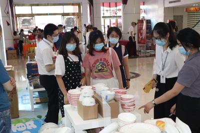 紡織品零售引領(lǐng)消費熱潮 廣州番禺區(qū)1-7月社零總額增長19.3%